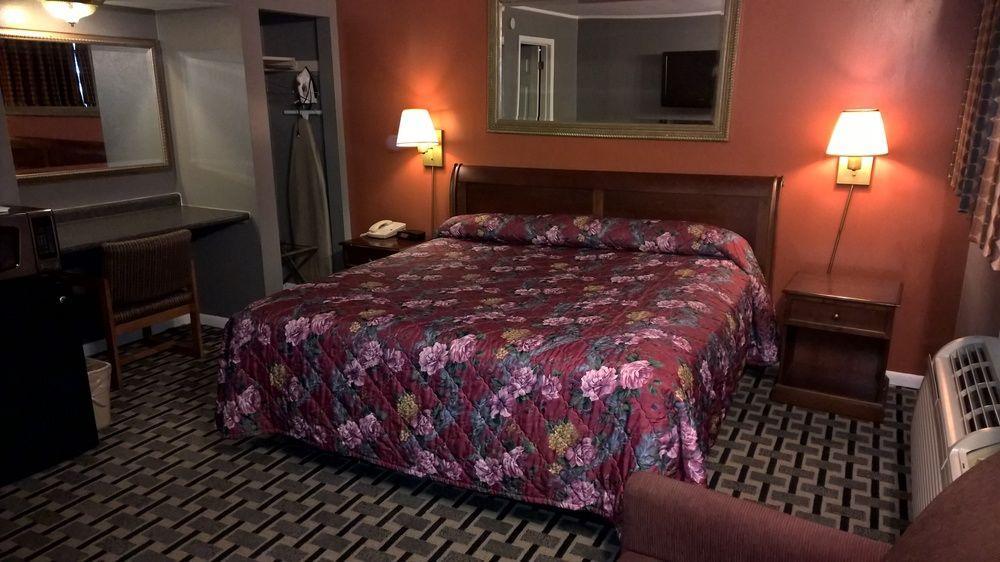Economy Inn Marshalltown Екстер'єр фото