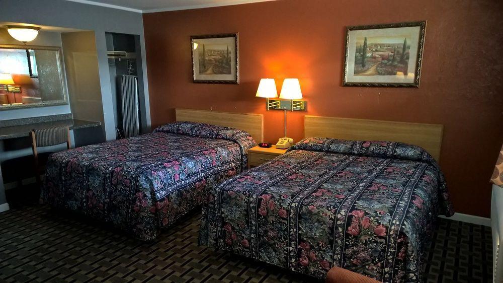 Economy Inn Marshalltown Екстер'єр фото
