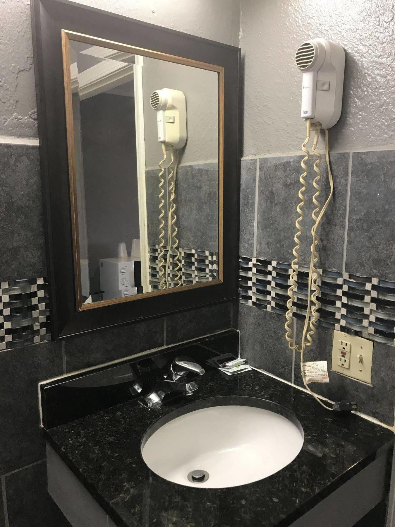 Economy Inn Marshalltown Екстер'єр фото