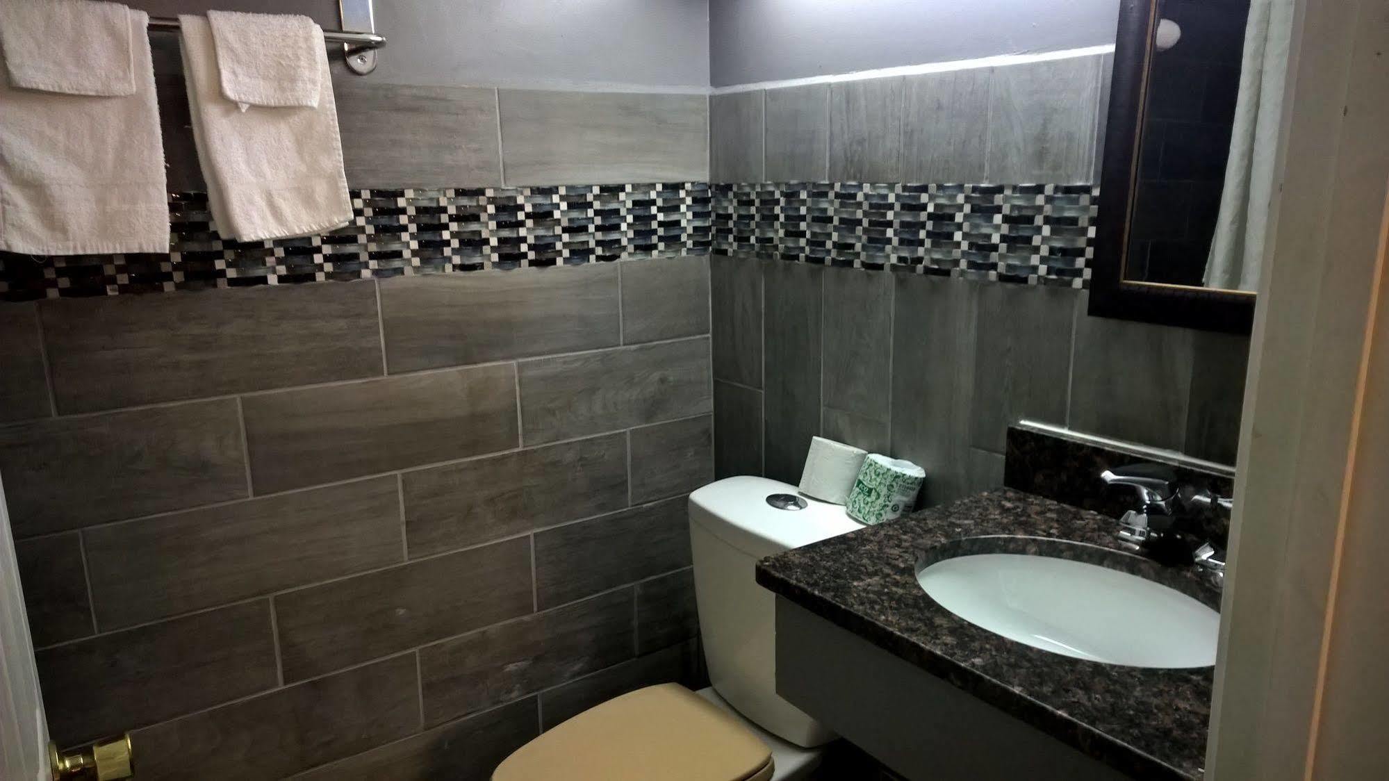 Economy Inn Marshalltown Екстер'єр фото