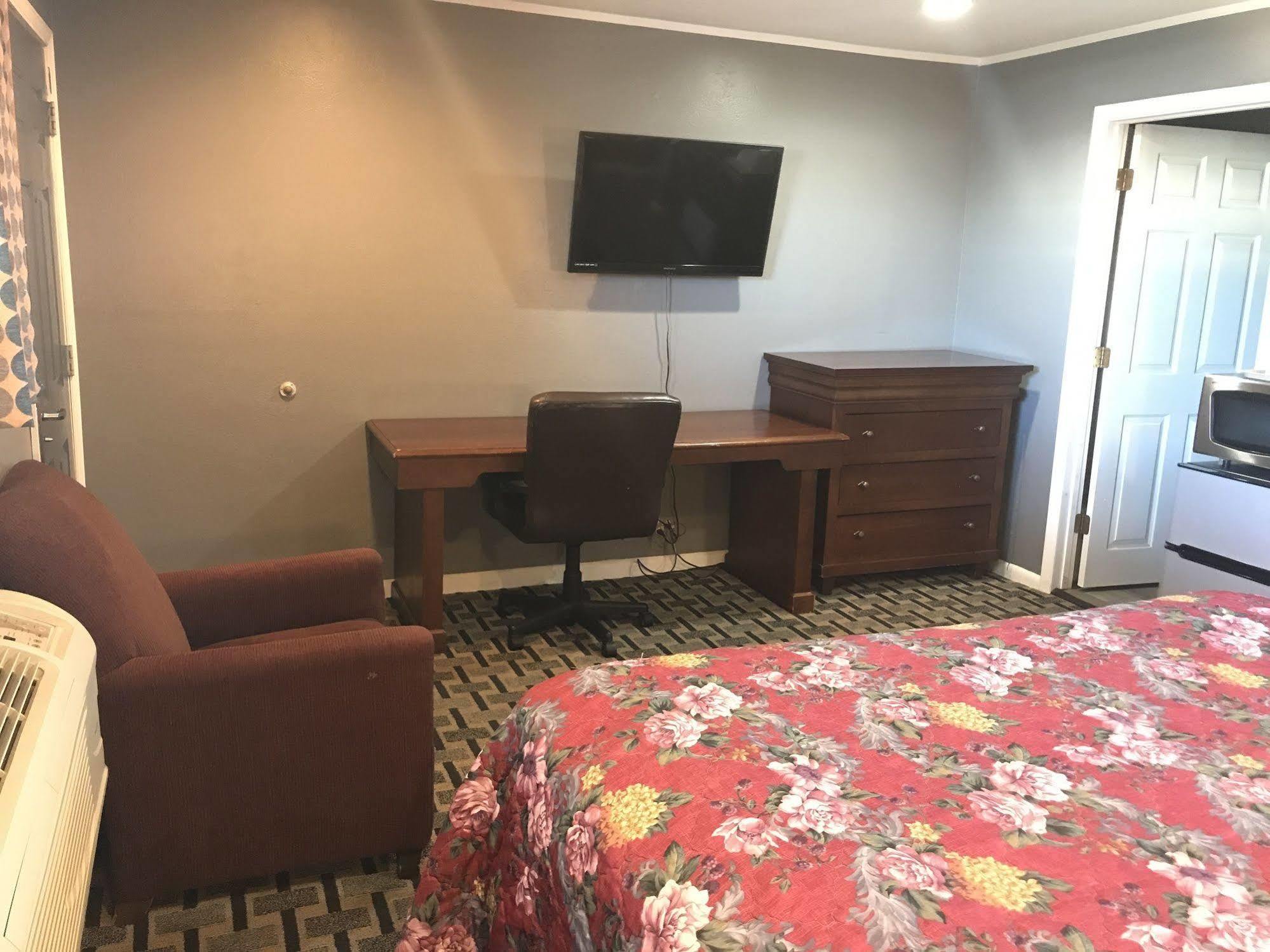 Economy Inn Marshalltown Екстер'єр фото