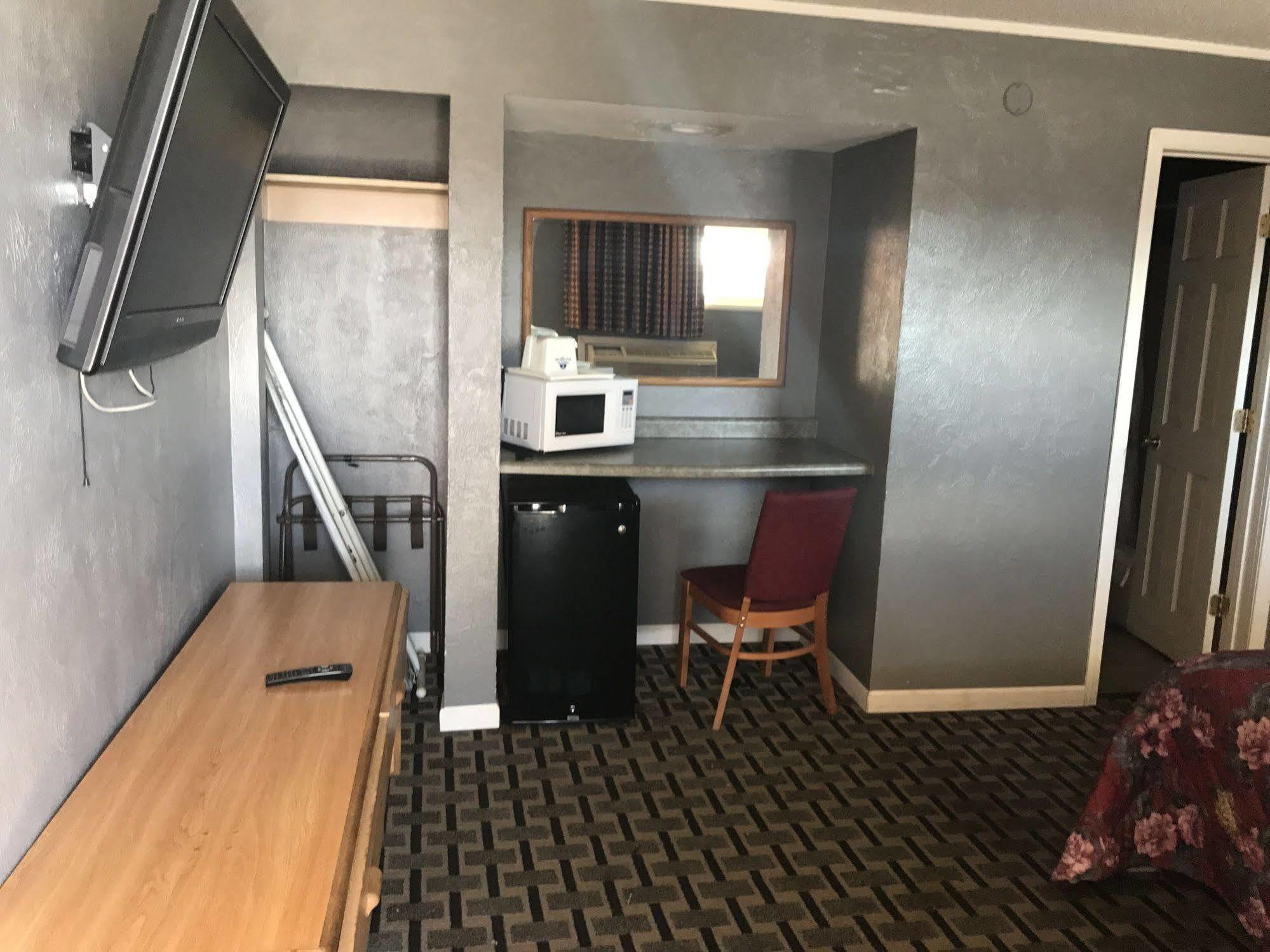 Economy Inn Marshalltown Екстер'єр фото