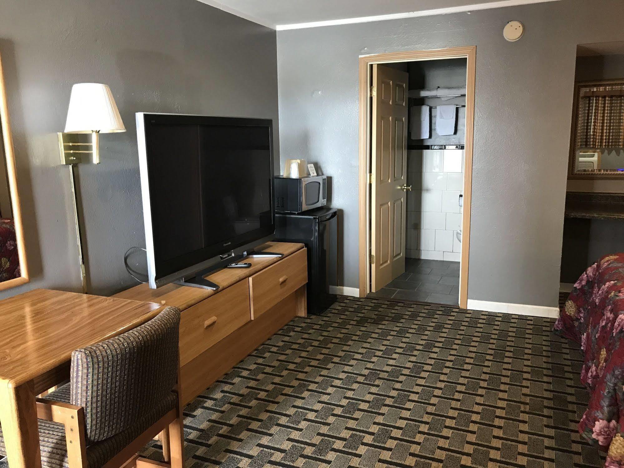 Economy Inn Marshalltown Екстер'єр фото