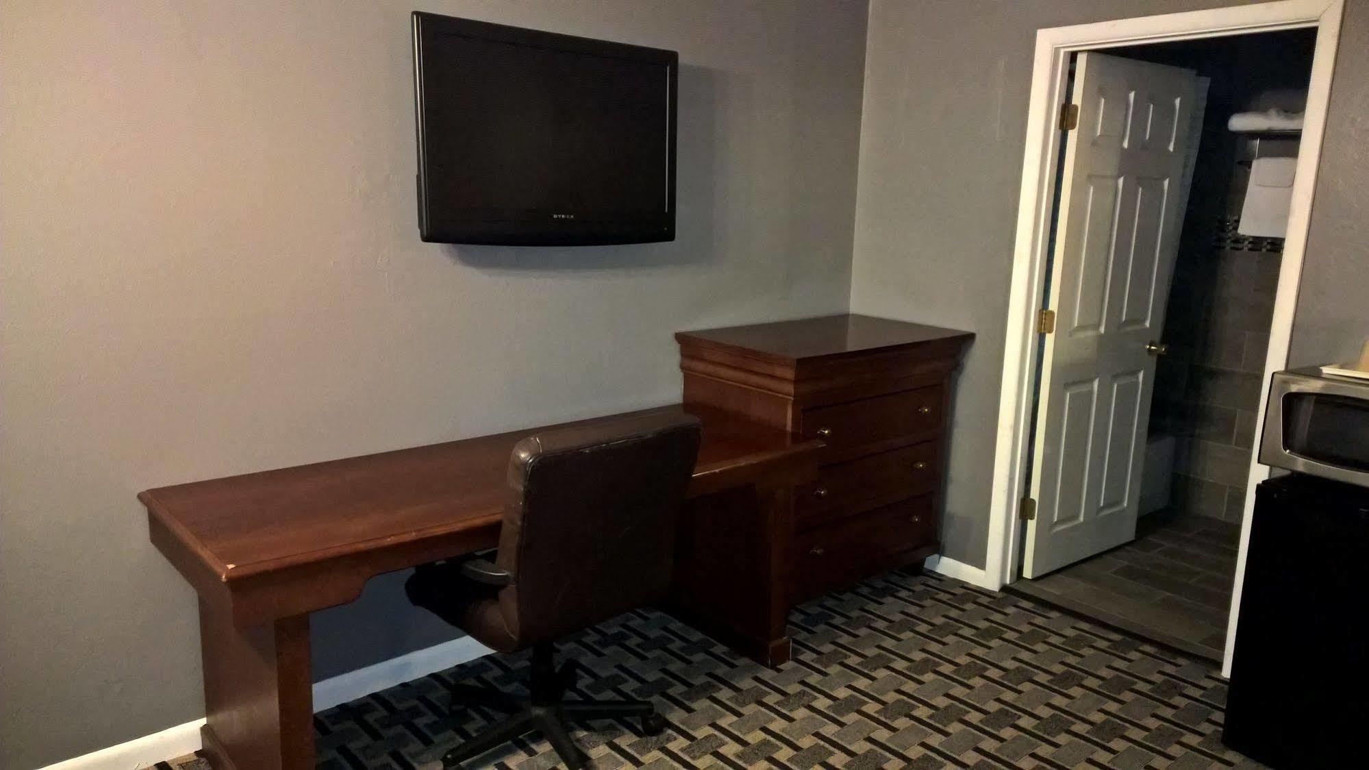 Economy Inn Marshalltown Екстер'єр фото